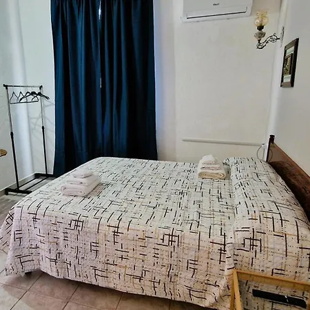 3 Mini In Capsule hotel