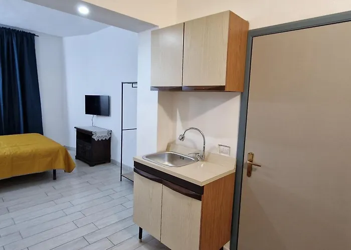 胶囊旅馆 3 Mini In 西尼斯科拉